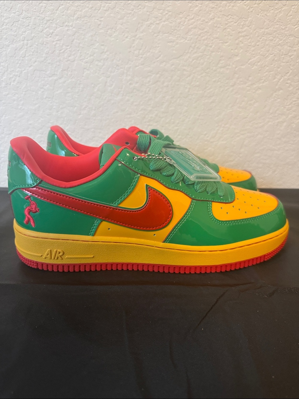 Nike Low-Top Sneakers in Green, Yellow & Red